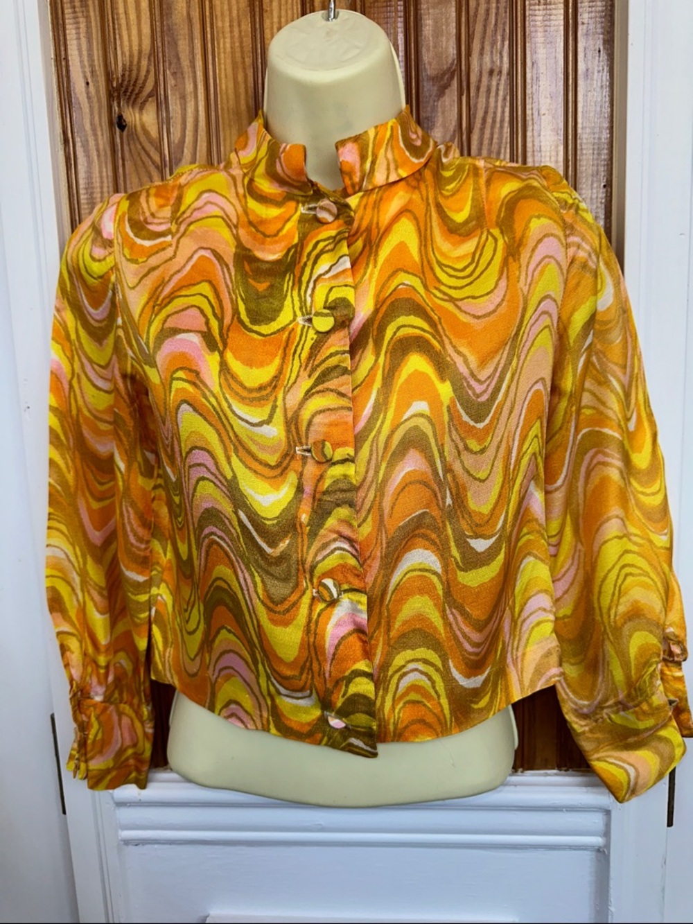 Vtg 60s Homemade Vibrant Swirl Print Blouse in Yellow & Orange with 3/4 sleeves